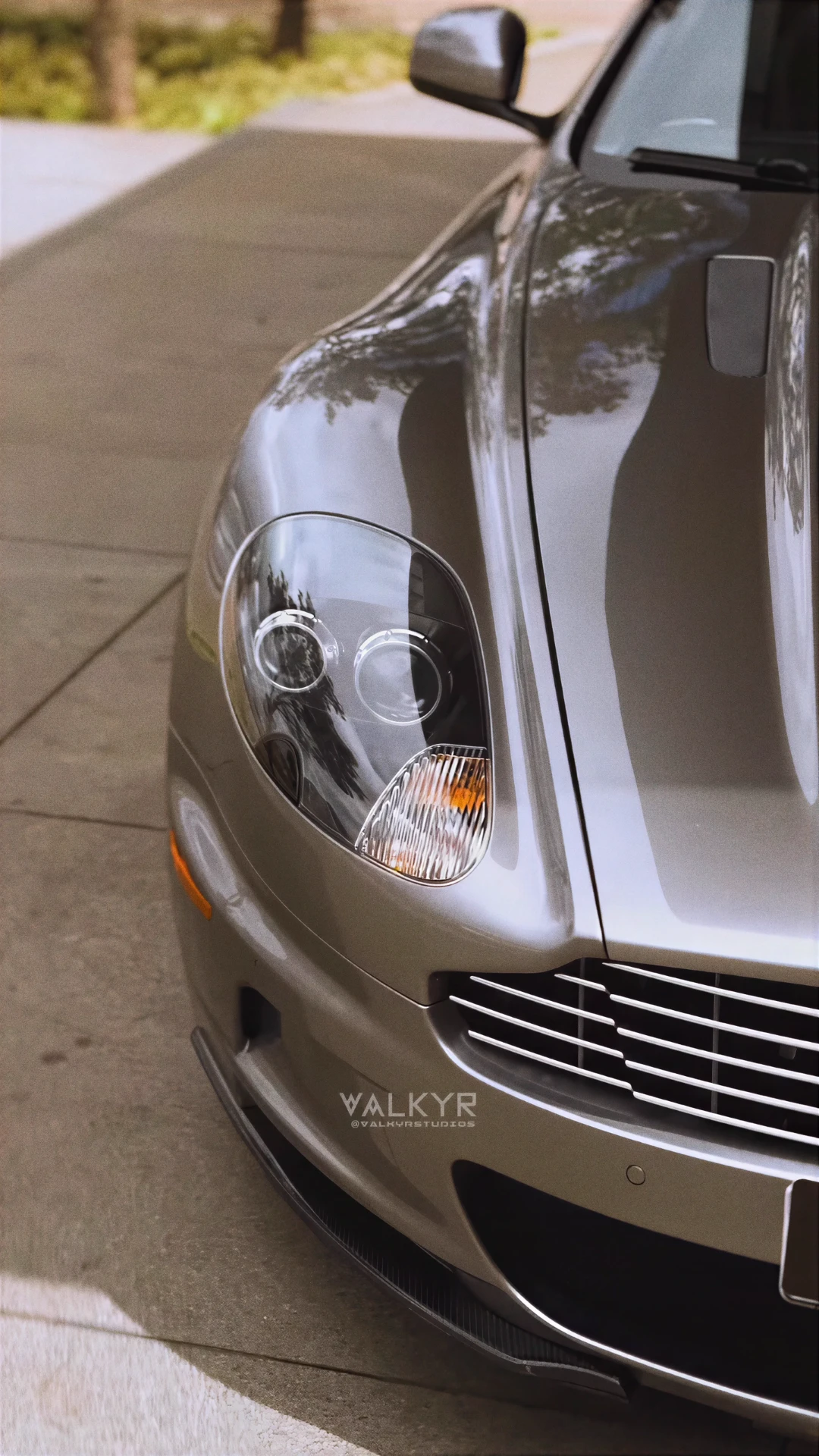 Aston Martin DBS em captação de detalhe sob luz natural, VALKYR STUDIOS