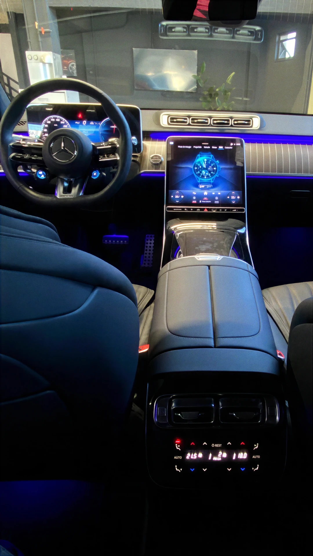 Mercedes-AMG S63 E-Performance em showroom Divesa, produção VALKYR STUDIOS