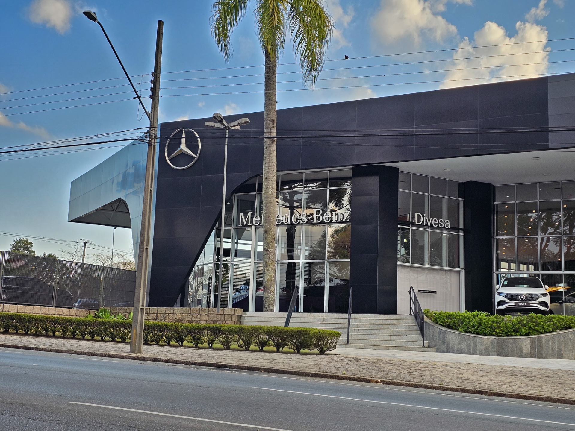 Veículo Mercedes-Benz da Divesa Automóveis em produção VALKYR STUDIOS