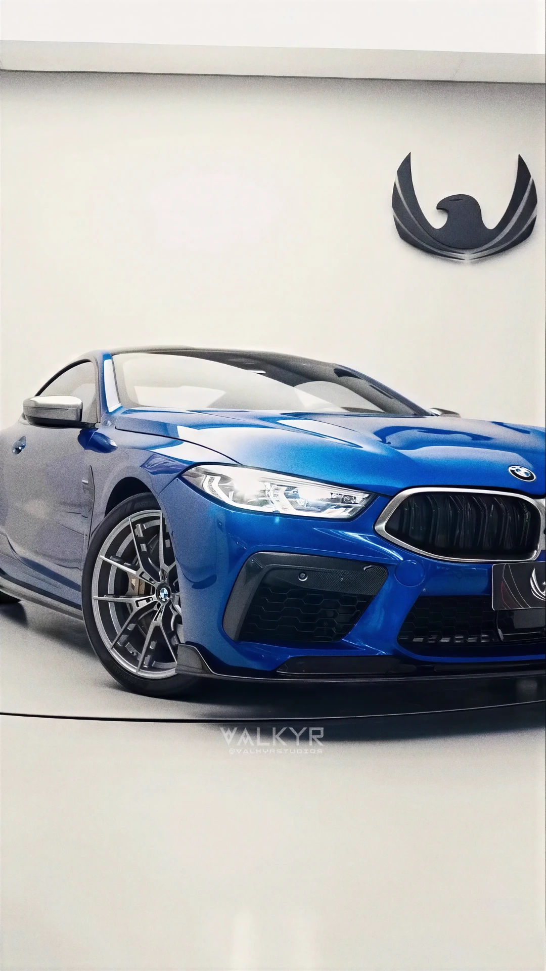 BMW M850i xDrive em reveal cinematográfico, produção VALKYR STUDIOS